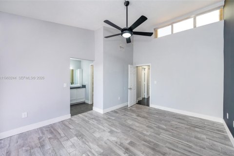 Снять в аренду таунхаус в Майами, Флорида 2 спальни, 136.66м2, № 2031193 - фото 7