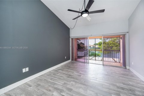 Снять в аренду таунхаус в Майами, Флорида 2 спальни, 136.66м2, № 2031193 - фото 8