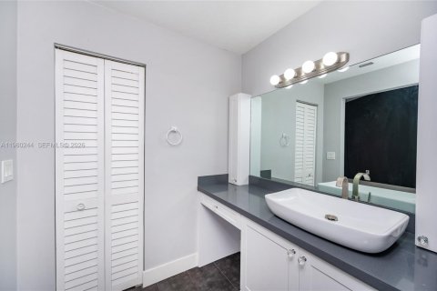 Снять в аренду таунхаус в Майами, Флорида 2 спальни, 136.66м2, № 2031193 - фото 20