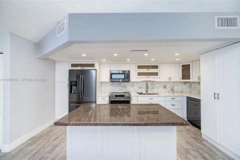 Снять в аренду таунхаус в Майами, Флорида 2 спальни, 136.66м2, № 2031193 - фото 4