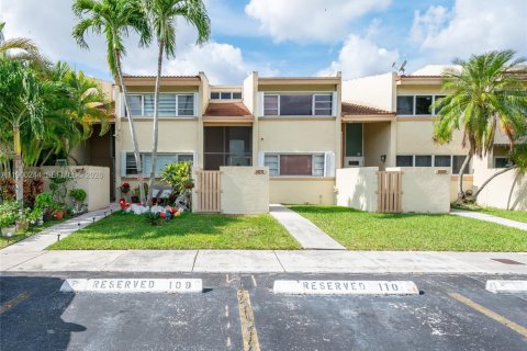 Таунхаус в Майами, Флорида 2 спальни, 136.66м2 № 2031193