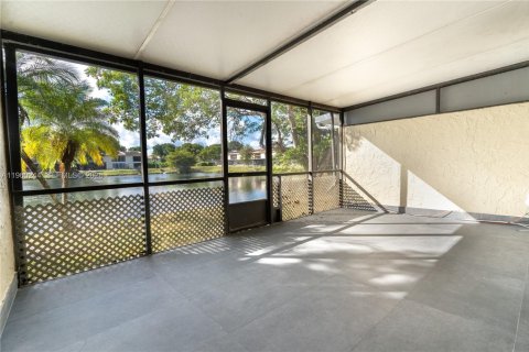 Снять в аренду таунхаус в Майами, Флорида 2 спальни, 136.66м2, № 2031193 - фото 24