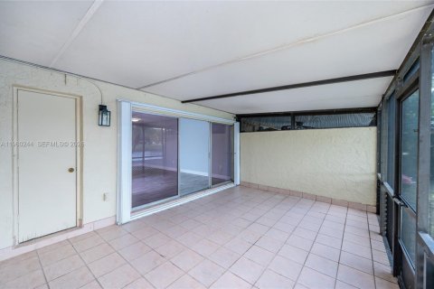 Снять в аренду таунхаус в Майами, Флорида 2 спальни, 136.66м2, № 2031193 - фото 16