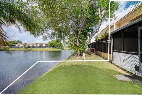 Снять в аренду таунхаус в Майами, Флорида 2 спальни, 136.66м2, № 2031193 - фото 26