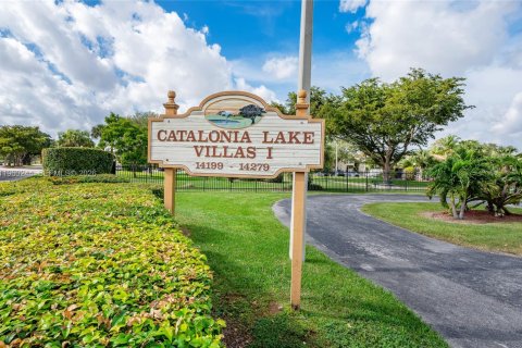 Снять в аренду таунхаус в Майами, Флорида 2 спальни, 136.66м2, № 2031193 - фото 18