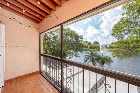 Снять в аренду таунхаус в Майами, Флорида 2 спальни, 136.66м2, № 2031193 - фото 17