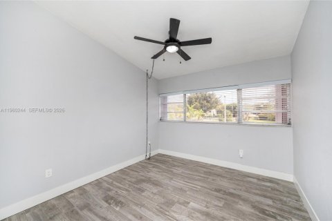 Снять в аренду таунхаус в Майами, Флорида 2 спальни, 136.66м2, № 2031193 - фото 6