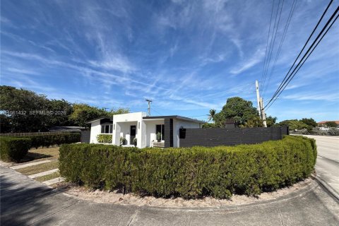 Villa ou maison à vendre à Deerfield Beach, Floride: 3 chambres, 106.19 m2 № 2024895 - photo 2