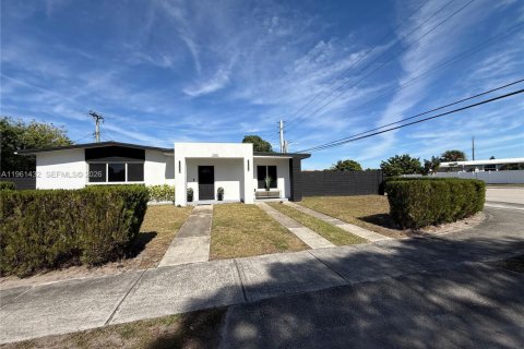 Villa ou maison à vendre à Deerfield Beach, Floride: 3 chambres, 106.19 m2 № 2024895 - photo 3