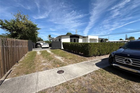 Villa ou maison à vendre à Deerfield Beach, Floride: 3 chambres, 106.19 m2 № 2024895 - photo 5