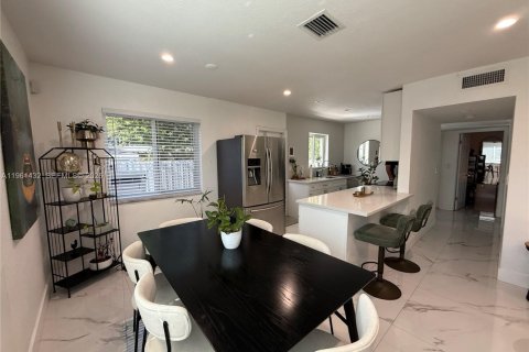 Villa ou maison à vendre à Deerfield Beach, Floride: 3 chambres, 106.19 m2 № 2024895 - photo 10