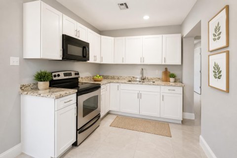 House in West Palm Beach, Florida 4 bedrooms, 133.78 sq.m. № 2176743 - photo 2