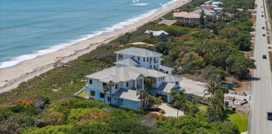 House in Melbourne Beach, Florida 5 bedrooms, 530.84 sq.m. № 1177466