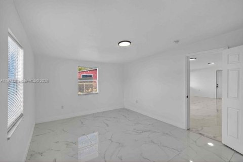 Casa en venta en Miami Gardens, Florida, 4 dormitorios, 184.23 m2 № 2032248 - foto 12