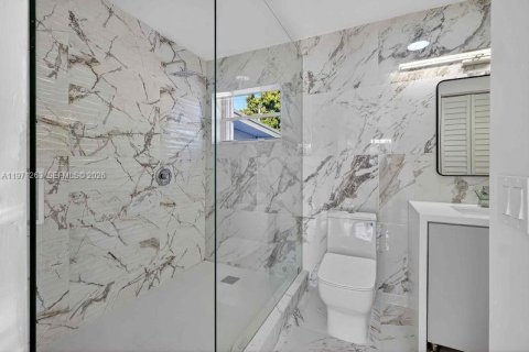 Casa en venta en Miami Gardens, Florida, 4 dormitorios, 184.23 m2 № 2032248 - foto 17