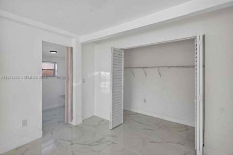 Casa en venta en Miami Gardens, Florida, 4 dormitorios, 184.23 m2 № 2032248 - foto 26