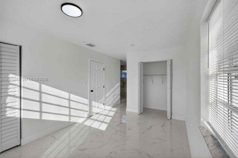 Casa en venta en Miami Gardens, Florida, 4 dormitorios, 184.23 m2 № 2032248 - foto 19