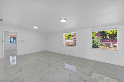 Casa en venta en Miami Gardens, Florida, 4 dormitorios, 184.23 m2 № 2032248 - foto 4