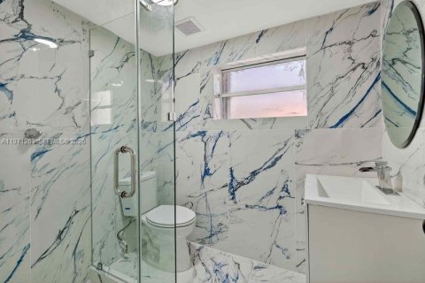 Casa en venta en Miami Gardens, Florida, 4 dormitorios, 184.23 m2 № 2032248 - foto 30