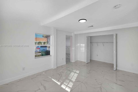Casa en venta en Miami Gardens, Florida, 4 dormitorios, 184.23 m2 № 2032248 - foto 27