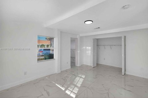 Casa en venta en Miami Gardens, Florida, 4 dormitorios, 184.23 m2 № 2032248 - foto 28