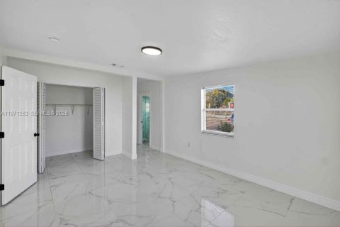 Casa en venta en Miami Gardens, Florida, 4 dormitorios, 184.23 m2 № 2032248 - foto 29