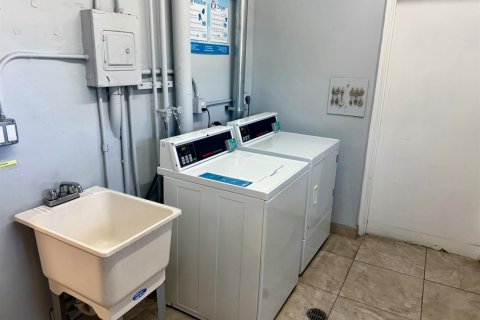 Купить кондоминиум в Халландейл-Бич, Флорида 3 комнаты, 72.93м2, № 2083776 - фото 10