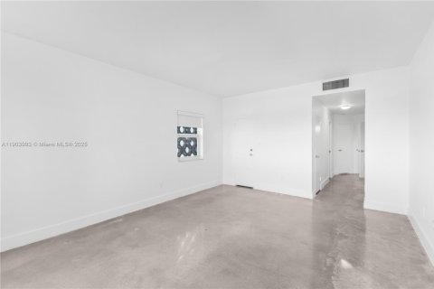 Copropriété à louer à Miami Beach, Floride: 1 chambre, 136.57 m2 № 1971177 - photo 19