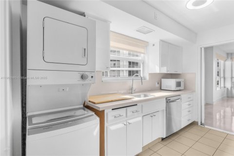 Copropriété à louer à Miami Beach, Floride: 1 chambre, 136.57 m2 № 1971177 - photo 12