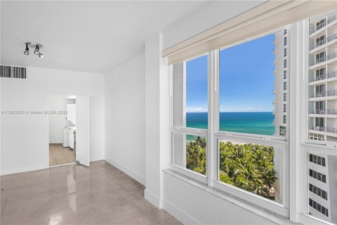 Copropriété à louer à Miami Beach, Floride: 1 chambre, 136.57 m2 № 1971177 - photo 4