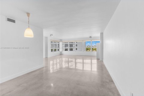 Copropriété à louer à Miami Beach, Floride: 1 chambre, 136.57 m2 № 1971177 - photo 3