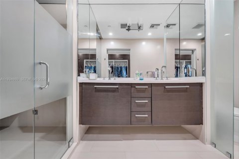 Купить кондоминиум в Майами, Флорида 2 спальни, 114.92м2, № 2053430 - фото 19