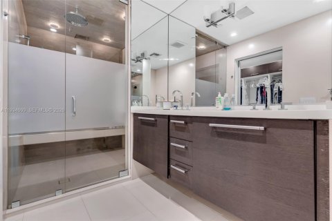 Купить кондоминиум в Майами, Флорида 2 спальни, 114.92м2, № 2053430 - фото 20