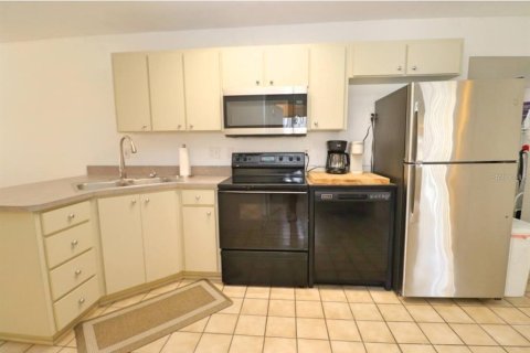 Apartment in New Smyrna Beach, Florida 2 bedrooms, 92.9 sq.m. № 2195477 - photo 4