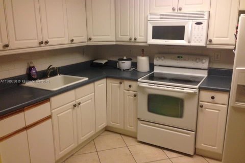 Снять в аренду виллу или дом в Майами, Флорида 4 спальни, 176.05м2, № 1965010 - фото 2