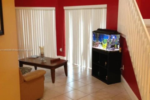 Снять в аренду виллу или дом в Майами, Флорида 4 спальни, 176.05м2, № 1965010 - фото 6