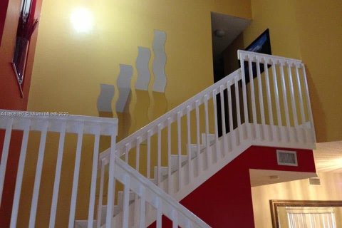 Снять в аренду виллу или дом в Майами, Флорида 4 спальни, 176.05м2, № 1965010 - фото 5