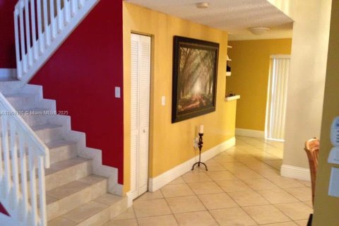 Снять в аренду виллу или дом в Майами, Флорида 4 спальни, 176.05м2, № 1965010 - фото 4