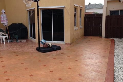 Снять в аренду виллу или дом в Майами, Флорида 4 спальни, 176.05м2, № 1965010 - фото 8