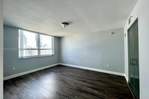 Condominio en venta en Miami, Florida, 2 dormitorios, 97.27 m2 № 1932384 - foto 15