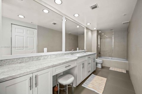 Condominio en venta en Miami, Florida, 2 dormitorios, 97.27 m2 № 1932384 - foto 17