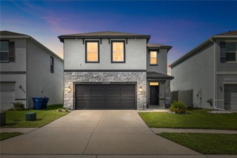 Villa ou maison à Wesley Chapel, Floride 4 chambres, 209.96 m2 № 2350376