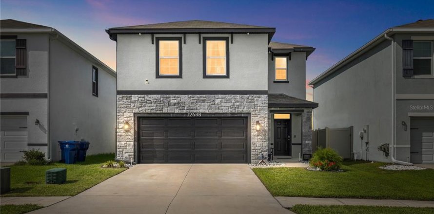 Villa ou maison à Wesley Chapel, Floride 4 chambres, 209.96 m2 № 2350376
