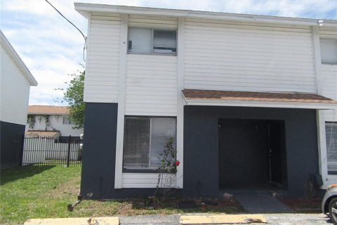 Townhouse in Tampa, Florida 2 bedrooms, 86.96 sq.m. № 2116153
