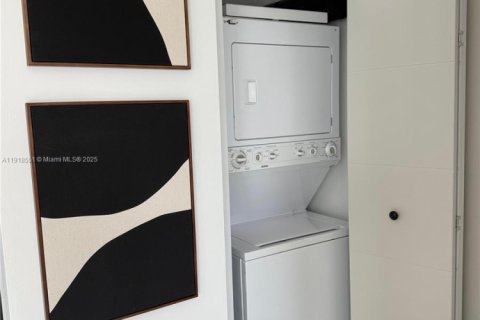 Condominio en alquiler en Miami, Florida, 1 dormitorio, 68.38 m2 № 2046287 - foto 9