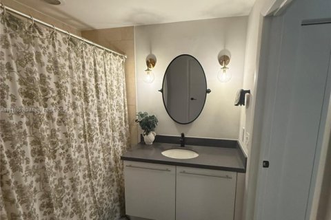 Condominio en alquiler en Miami, Florida, 1 dormitorio, 68.38 m2 № 2046287 - foto 8