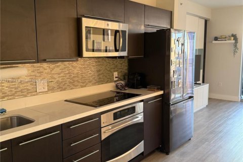 Condominio en alquiler en Miami, Florida, 1 dormitorio, 68.38 m2 № 2046287 - foto 4