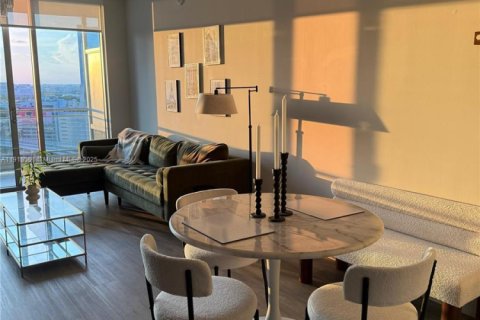 Condominio en alquiler en Miami, Florida, 1 dormitorio, 68.38 m2 № 2046287 - foto 3
