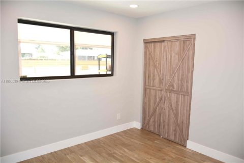 Casa en alquiler en Hollywood, Florida, 3 dormitorios, 140.47 m2 № 1951943 - foto 12
