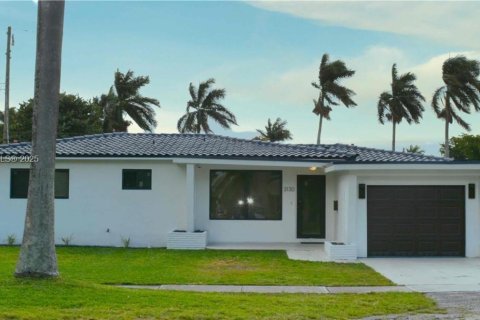 Casa en alquiler en Hollywood, Florida, 3 dormitorios, 140.47 m2 № 1951943 - foto 1